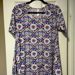 LuLaRoe Perfect Tee. Swing style. Slits on sides. EUC. Small